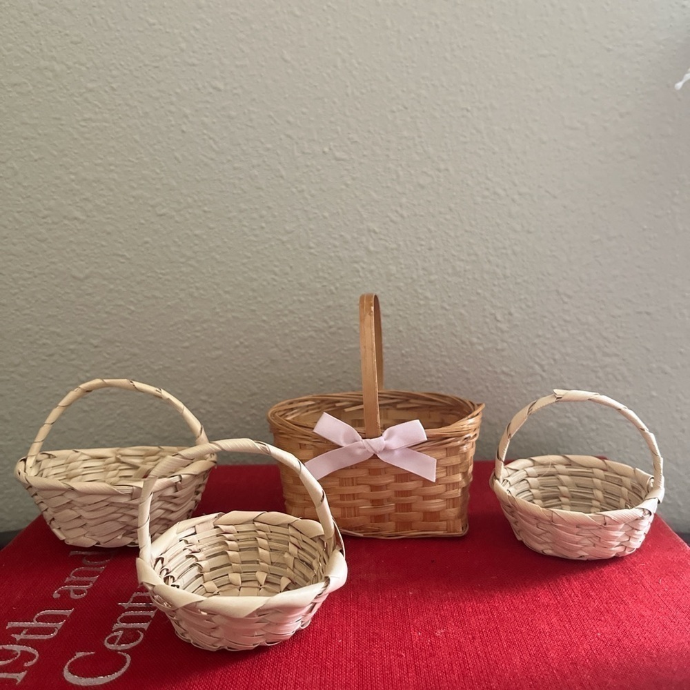 Four Sweet Little Baskets! Perfect to hang on pegs!

Sizes 3” and 4”